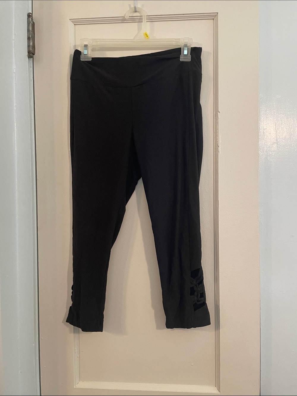 No boundaries black capri leggings